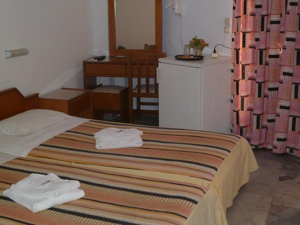 Liberty II Hotel Agia Marina  Exterior photo